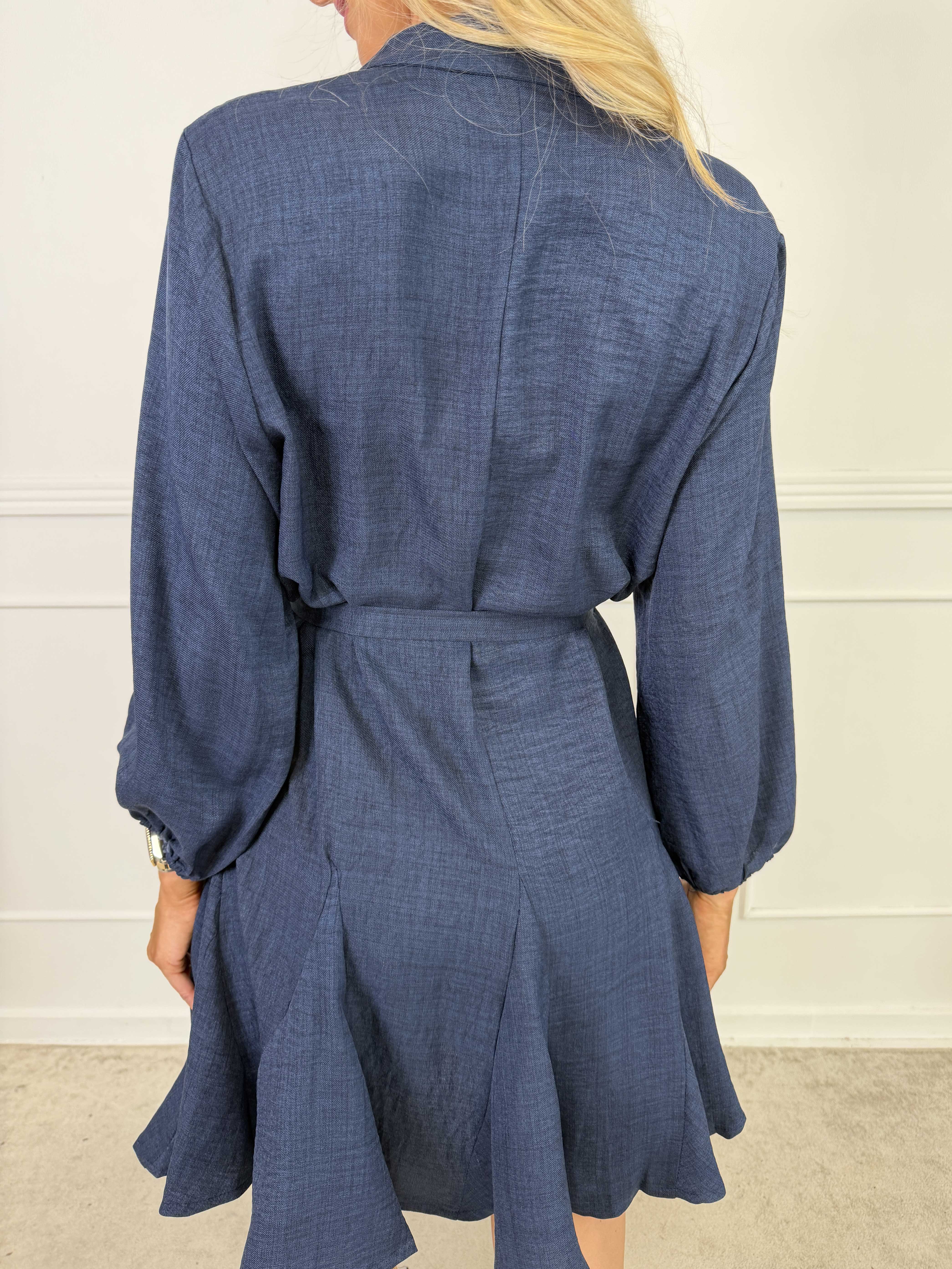 Pil - Sød skjortekjole med flæsekant forneden